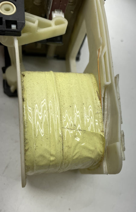 BROKEN PLASTIC SIEMENS 3RT19655AF31 110-127 VAC /DC COIL FOR CONTACTOR