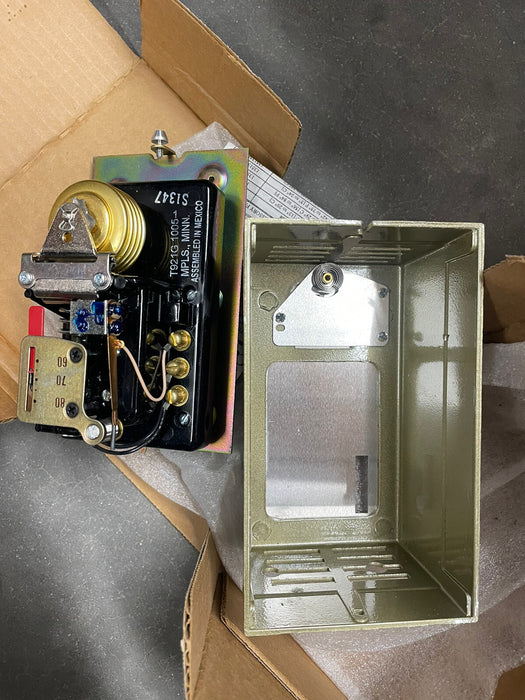 HONEYWELL THERMOSTAT T921G 1005 30VAC 135 OHM POT 56-84F THROTTLING T921G1005