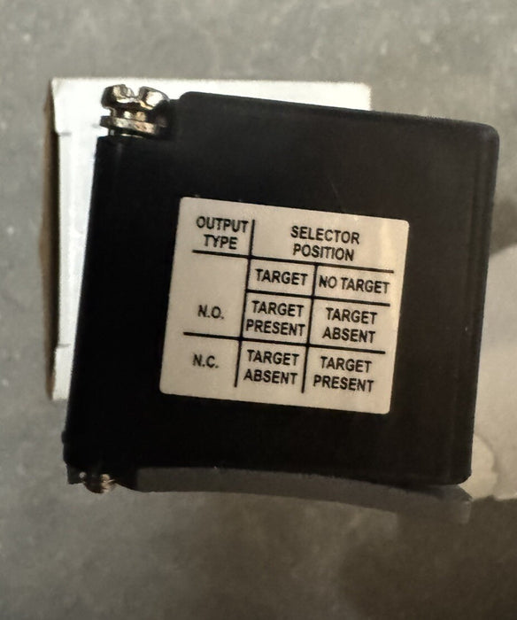 NEW E51DT5 CUTLER-HAMMER INDUCTIVE PROX HEAD ONLY TOP SENSING UNSHEILDED