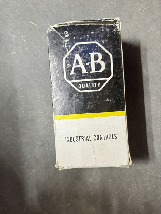 NEW ALLEN-BRADLEY BULLETIN 700 700-PL200A1 TYPE R 120 VAC RELAY