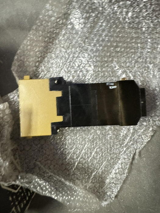 NEW ALLEN-BRADLEY BULLETIN 700 700-PL200A1 TYPE R 120 VAC RELAY