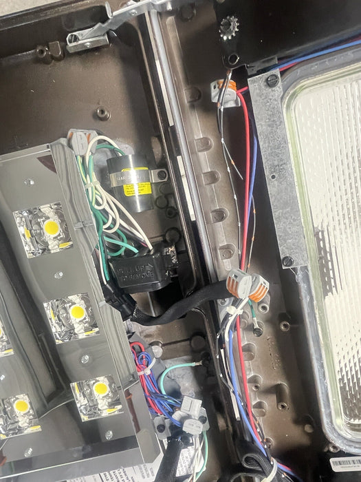 NEW UNUSED HALOPHANE MEDIUM PREDATOR LED LIGHT ACUITY PMLED 480vac LAMP OUTDOOR