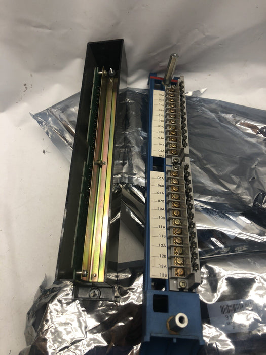 ALLEN BRADLEY 1778-IDA ISOLATED AC INPUT SWING ARM PLC  PIVOT ARM