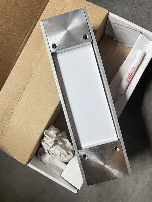 NEW ESKO EM-SM1  FLOW METER 0-2.4 USGPH 1/2" NPT ADJUSTMENT KNOB #2 BLOCK SS316