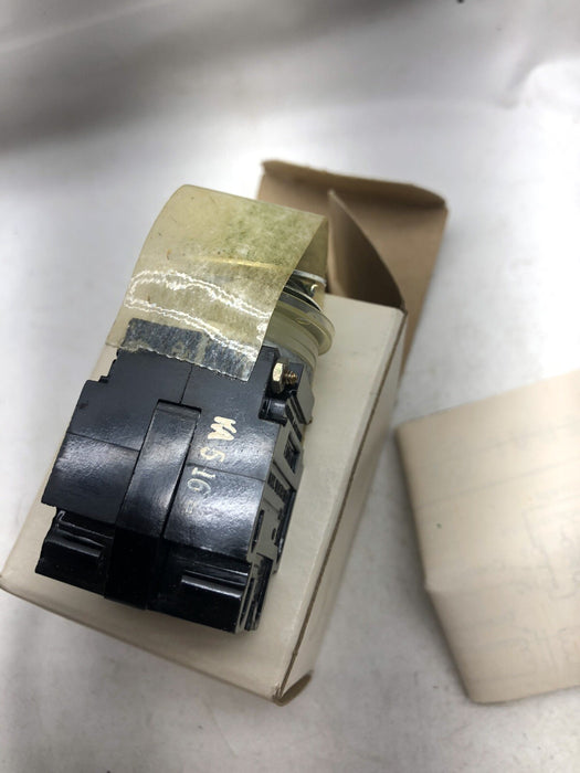 NEW GE CR104A1205 MINIATURE  OILTIGHT PUSHBUTTON CR104A STANDARD GREEN 2 NO 2 NC