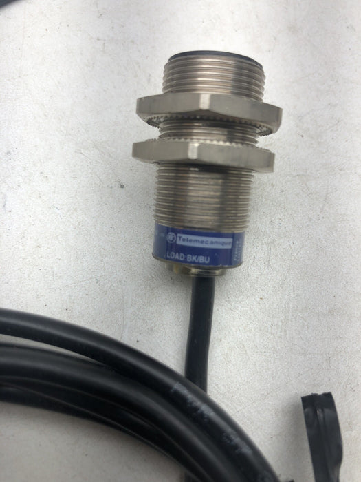 NEW TELEMECANIQUE INDUCTIVE PROX SWITCH XS1 N18PA340 XS1N18PA340 12-24 VDC