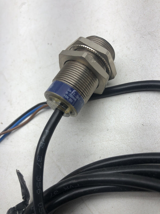 NEW TELEMECANIQUE INDUCTIVE PROX SWITCH XS1 N18PA340 XS1N18PA340 12-24 VDC