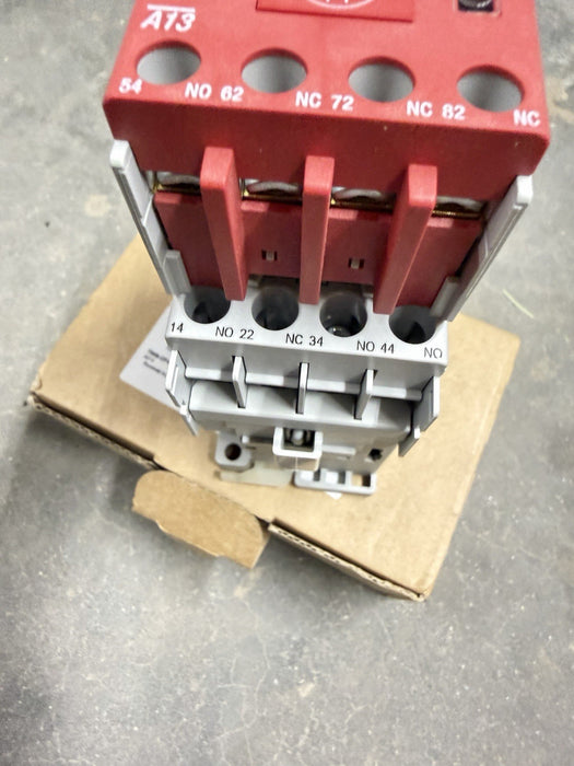 NEW Allen Bradley Guardmaster Safety Control Relay   700S-CF440DC Ser A