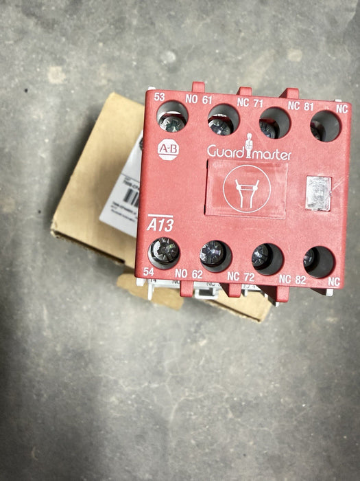 NEW Allen Bradley Guardmaster Safety Control Relay   700S-CF440DC Ser A