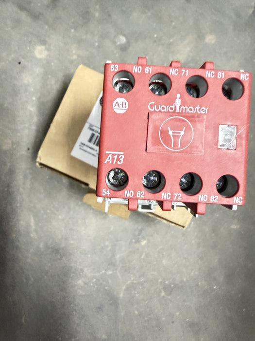 NEW Allen Bradley Guardmaster Safety Control Relay   700S-CF440DC Ser A