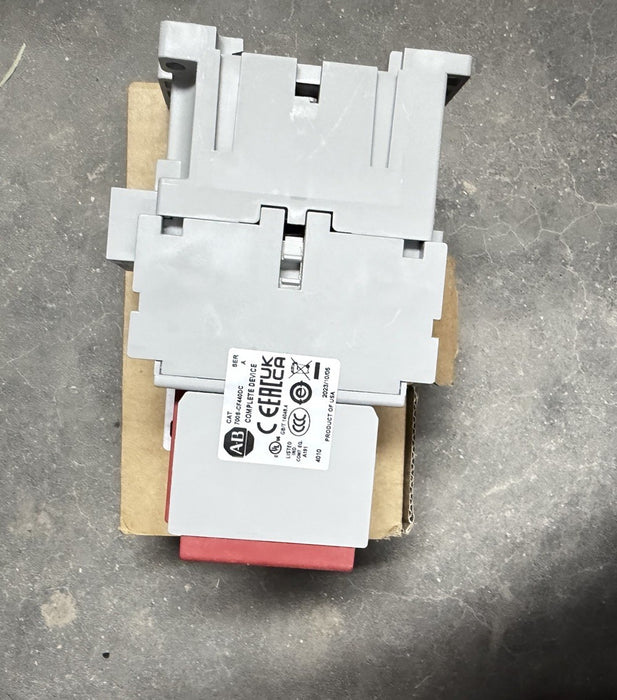 NEW Allen Bradley Guardmaster Safety Control Relay   700S-CF440DC Ser A