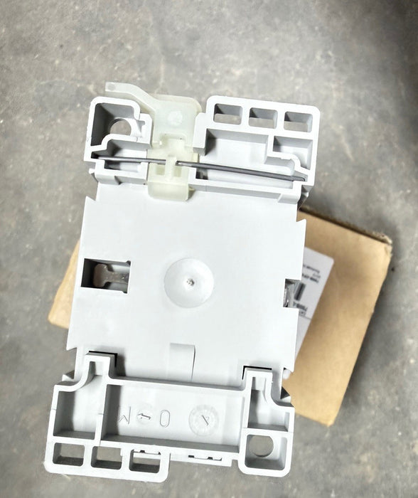 NEW Allen Bradley Guardmaster Safety Control Relay   700S-CF440DC Ser A