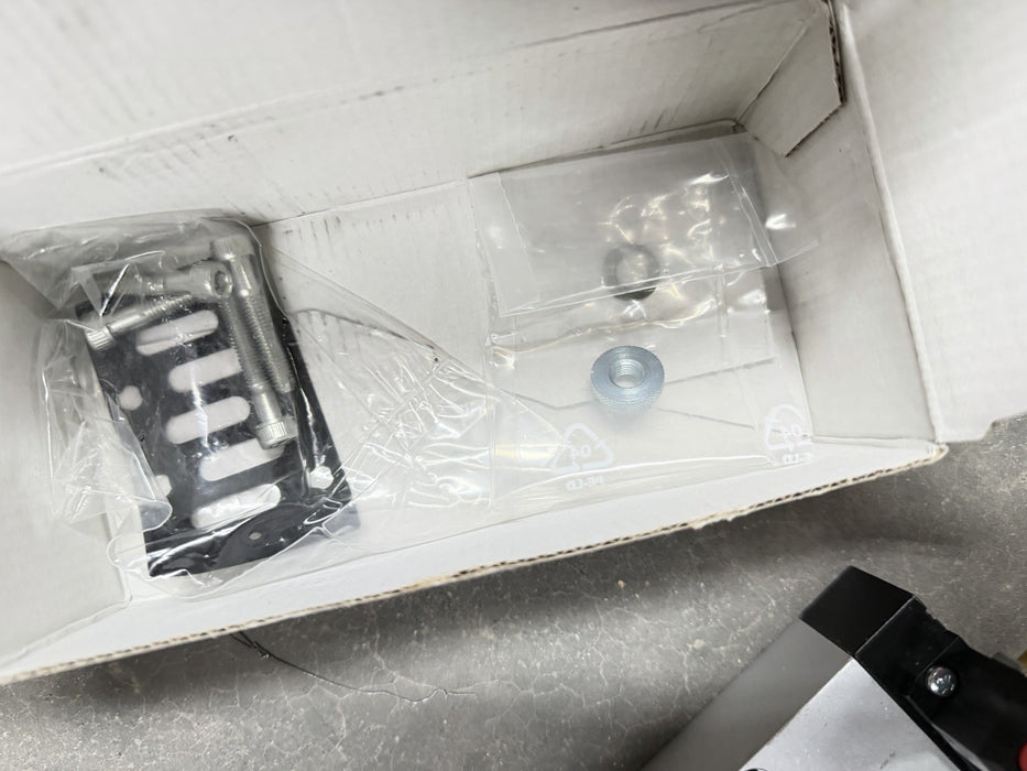 New Camozzi 952-000-P15-23 NEW IN THE ORIGINAL FACTORY BOX USA