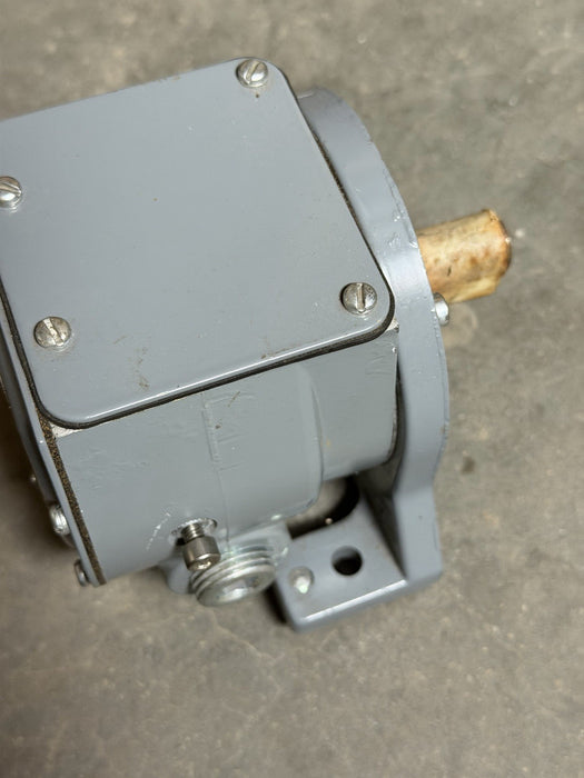 NEW 808-J1 NEW  ALLEN BRADLEY  zero speed Switch 15-80 RPM 808 J1 AB 808J1 NNB