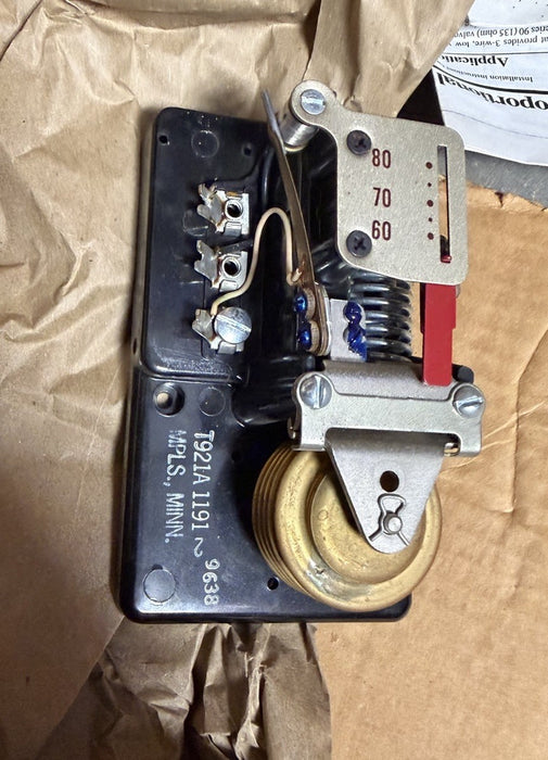 T921A 1191 NO COVER NEW UNUSED HONEYWELL THERMOSTAT PROP VALVE DAMPER CONTROL
