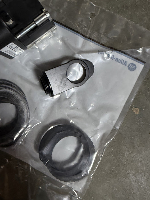 Allen-Bradley 800H-QR24R 30mm Pilot Light Red 24V