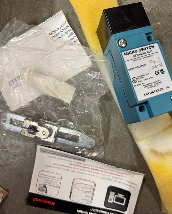 Honeywell LSYUB1A3-2D Micro Switch - NEW W/ ADJUSTABLE ROLLER LEVER ARM