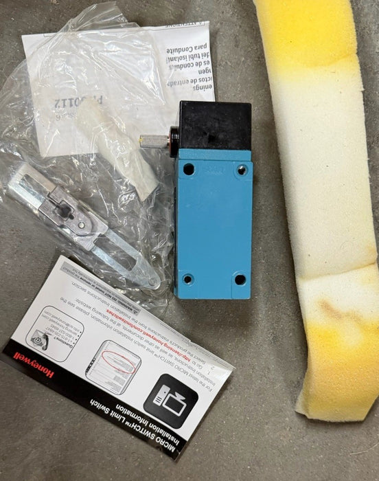 Honeywell LSYUB1A3-2D Micro Switch - NEW W/ ADJUSTABLE ROLLER LEVER ARM