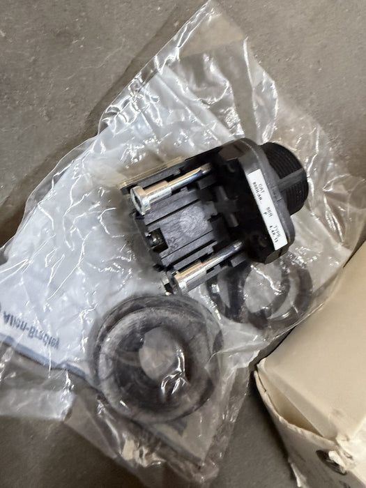 ALLEN BRADLEY 800H-AR1A PUSHBUTTON BOOTLESS FLUSH GREEN 1NO/1NC SERIES F NIB