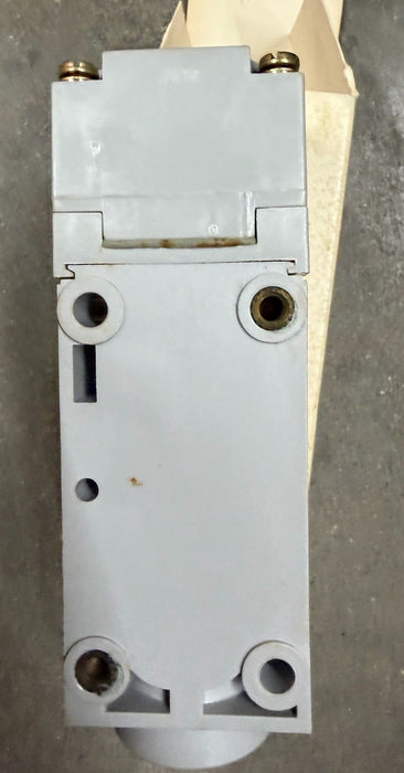 NEW ALLEN BRADLEY 802PR-LBAB1 /E Proximity Switch  AC/DC