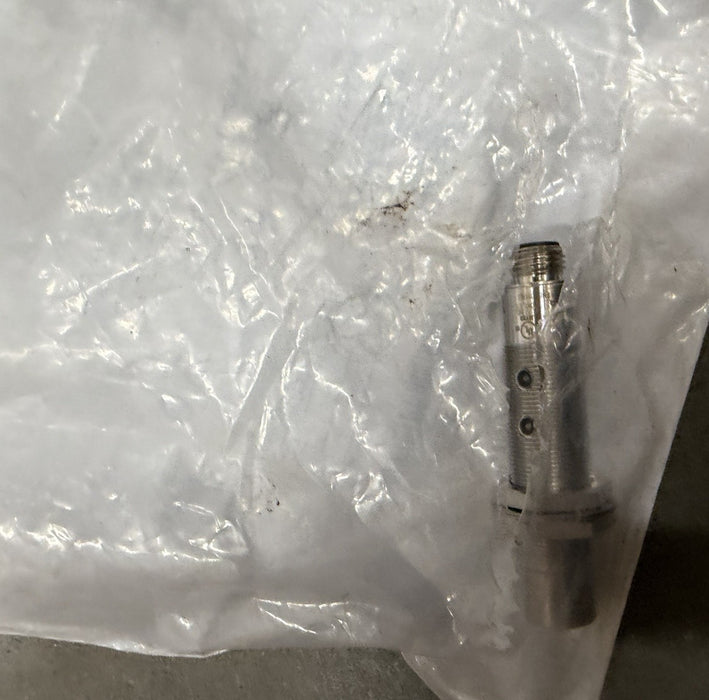 871TM-BH8N18-R3 New FACTORY BAG IS TORN OPEN Allen Bradley Proximty Sensor