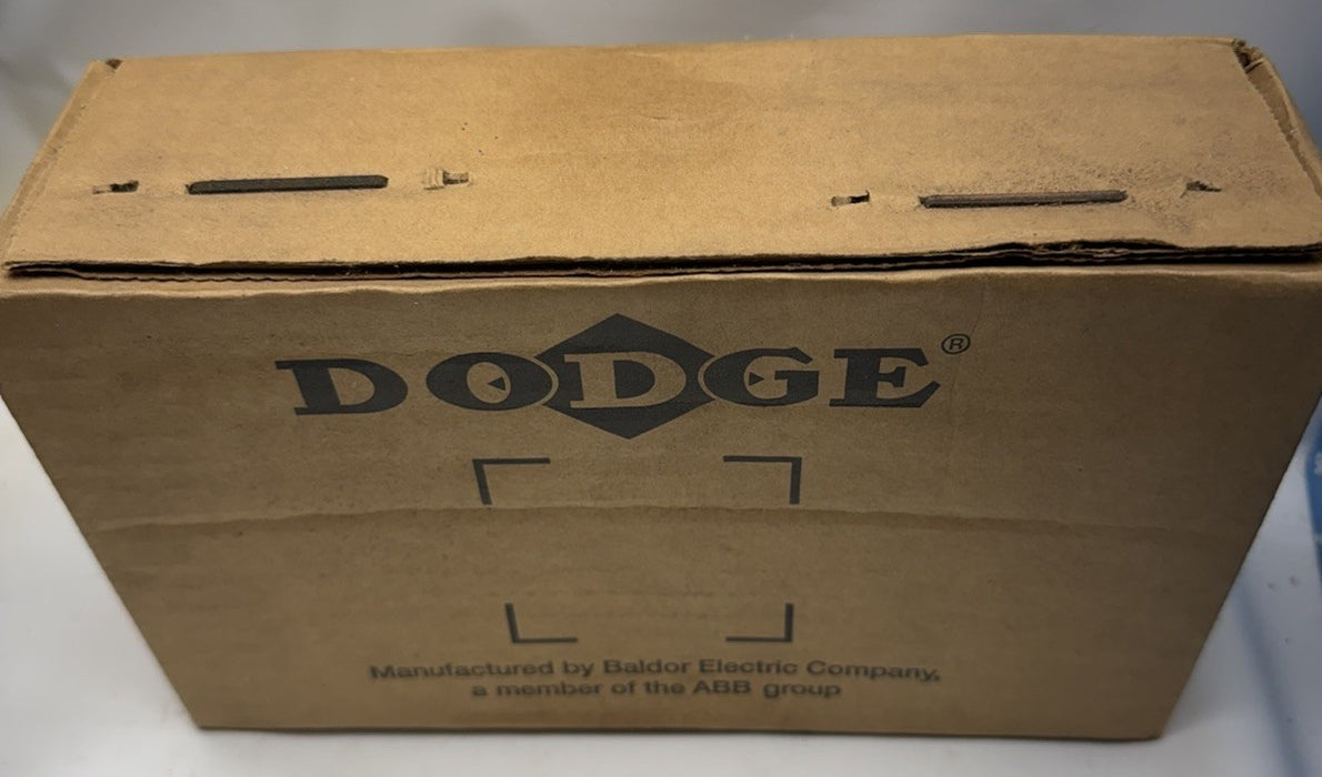 DODGE P2B-SC-203 123820 NEW IN BOX PILLOW BLOCK BEARING 2-3/16"