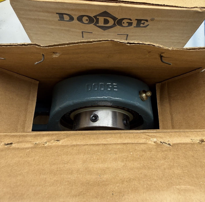 DODGE P2B-SC-203 123820 NEW IN BOX PILLOW BLOCK BEARING 2-3/16"