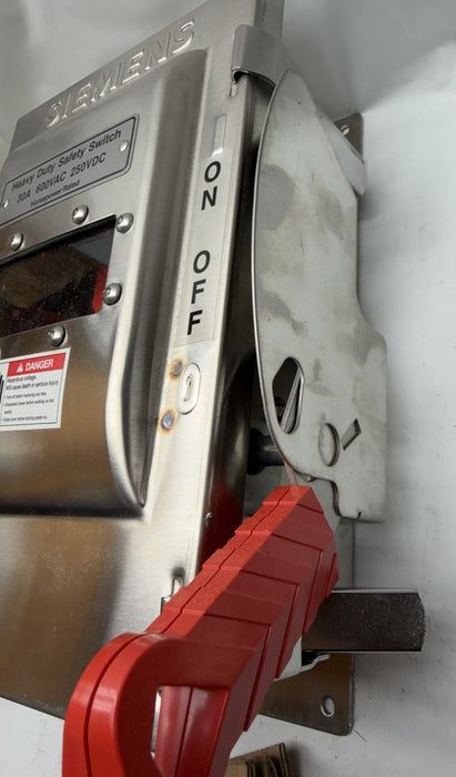 New Siemens HNF361SW 30A 600V 3 Pole Heavy Duty Safety Switch Non-Fuse Type 4X