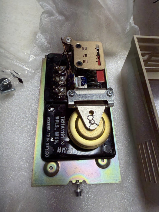 T921A 1191 NEW UNUSED HONEYWELL THERMOSTAT PROP VALVE DAMPER CONTROL TRADELINE