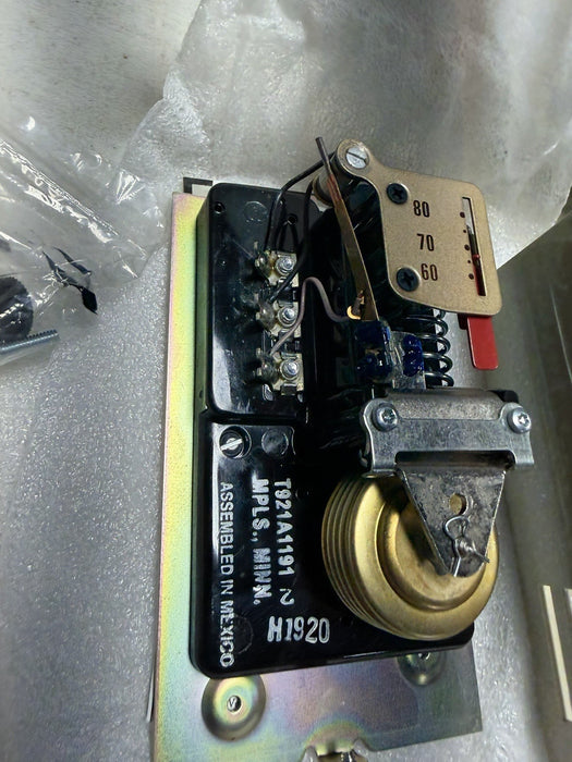 T921A 1191 NEW UNUSED HONEYWELL THERMOSTAT PROP VALVE DAMPER CONTROL TRADELINE
