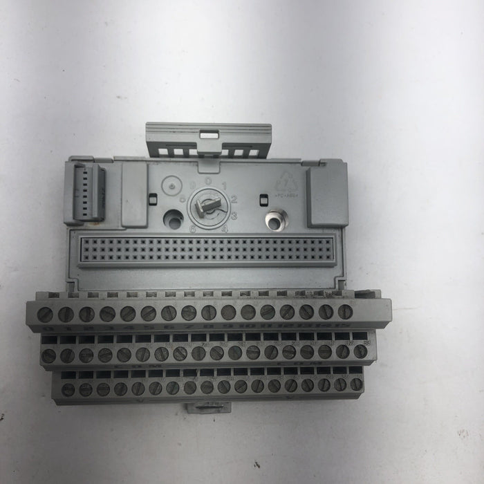 1794-OB16P /A ALLEN BRADLEY FLEX I/O 24 VDC SOURCE OUTPUT MODULE PROTECTED