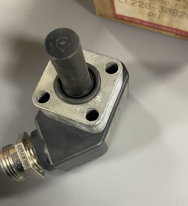 NEW EE230-30820 CYLINDERCATOR NORM OPEN 20-140 VAC/DC 3 PIN  REPLACS EE220-30820