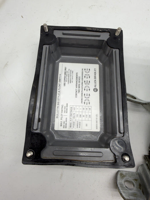 slightly used 840-A4  ALLEN BRADLEY FLOAT SWITCH USED GREAT SHAPE W/ CONDUIT HUB
