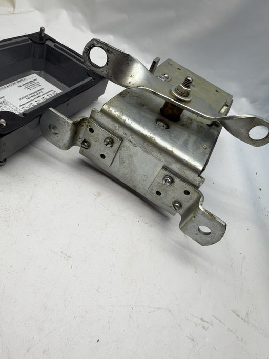 slightly used 840-A4  ALLEN BRADLEY FLOAT SWITCH USED GREAT SHAPE W/ CONDUIT HUB