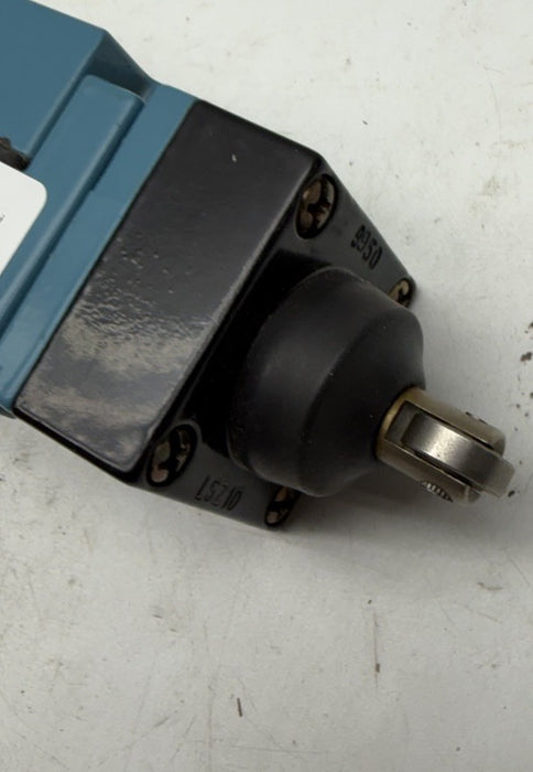 Missing Screws HONEYWELL LSD1A Micro Switch Top Plunger Roller