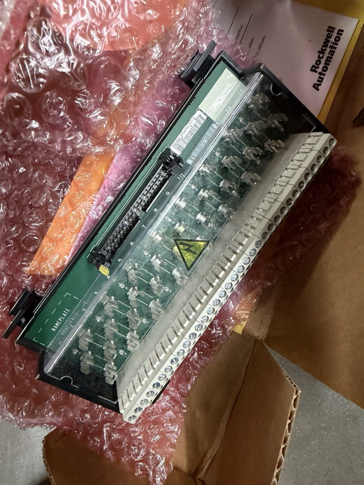 1492-IFM40F-FS120-4 ALLEN BRADLEY 40 POINT ISOLATED FUSIBLE INTERFACE MODULE