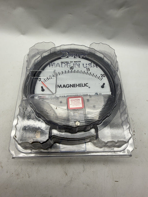 Dwyer Magnehelic 2020 102012-00 Differential Pressure Gauge 0-20 Inches Of Water