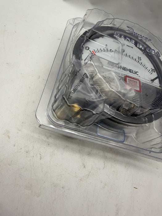 Dwyer Magnehelic 2020 102012-00 Differential Pressure Gauge 0-20 Inches Of Water