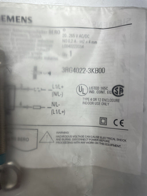 NEW SEALED SIEMENS 3RG4022-3KB00 INDUCTIVE PROX CYLINDRICAL 20-265 VAC/DC N.O.