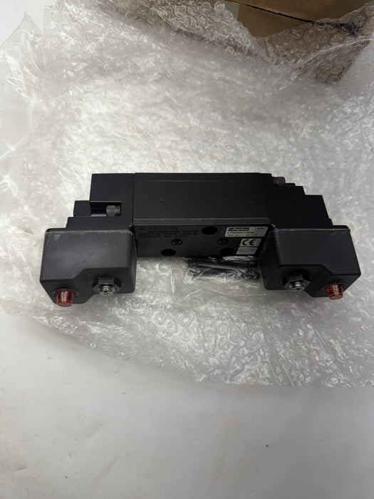 PARKER L7652441153B 1/4" 3-pos dbl Sol Plug In APB 621444 Solenoid Valve 120v