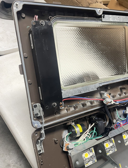 NEW UNUSED HALOPHANE MEDIUM PREDATOR LED LIGHT ACUITY PMLED 480vac LAMP OUTDOOR