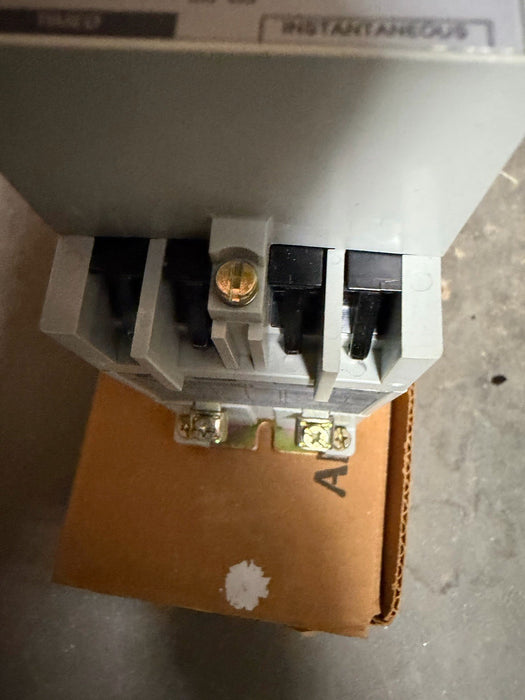 ALLEN BRADLEY 700-RTC00000U1 TIMING RELAY SOLID STATE ADJ ON-OFF 120VDC S A NOS