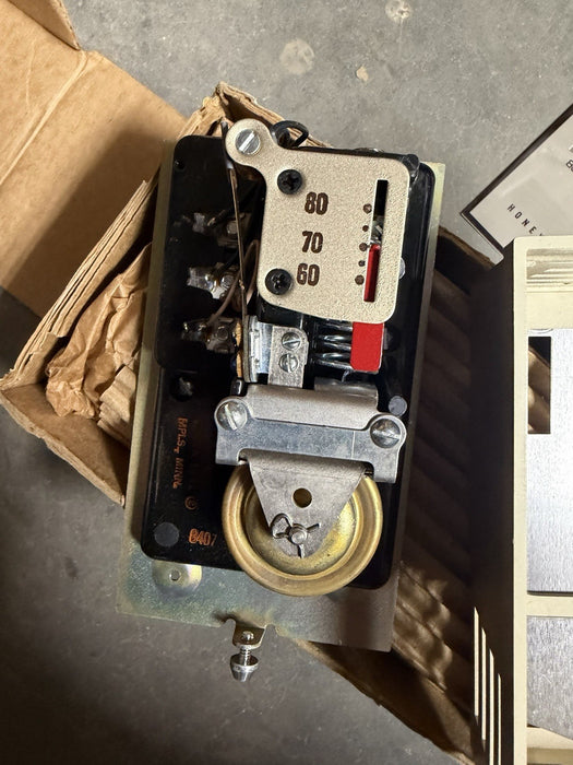 T921A 1191 NEW UNUSED HONEYWELL THERMOSTAT PROP VALVE DAMPER CONTROL  TRADELINE