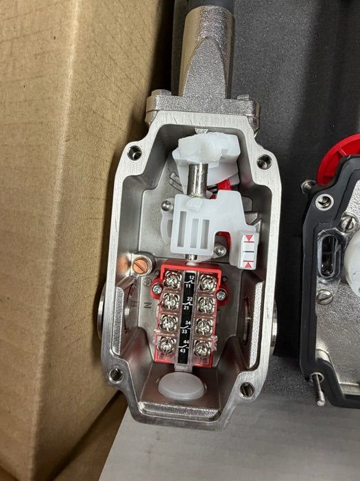 440E-L22BNST GUARDMASTER LIFELINE 4 STAINLES ROPE PULL SWITCH ALLEN BRADLEY 440E