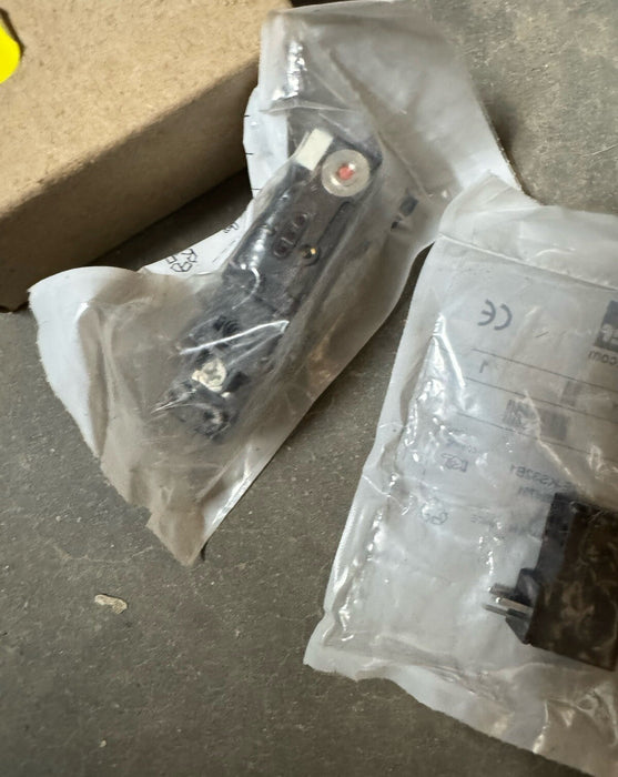 1238565 PARKER PS1E21102J / PS1E21102J PS1-E111 + P2E-KS32B1 HYDRADYNE NC 12VDC