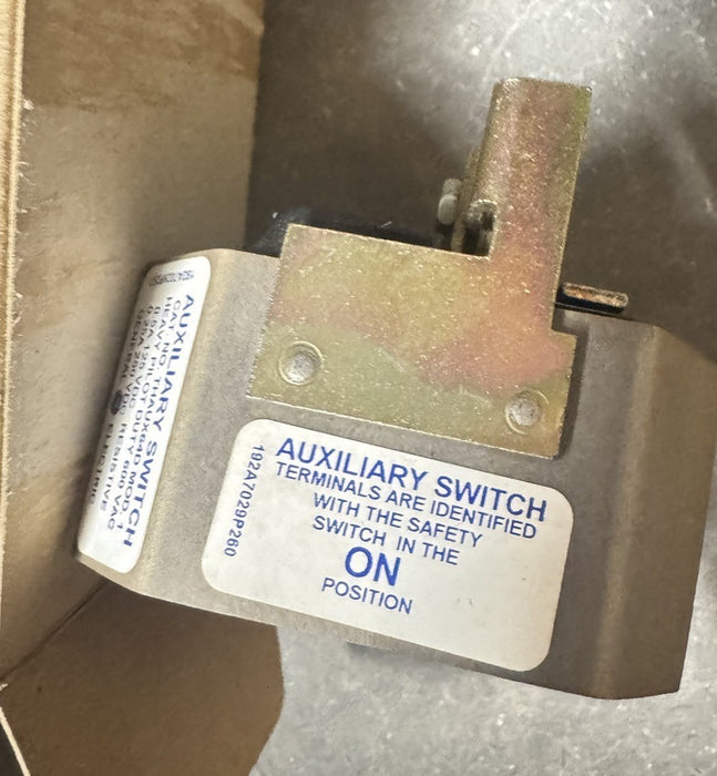 GE AUXILIARY CONTACT KIT THAUX64D NIB