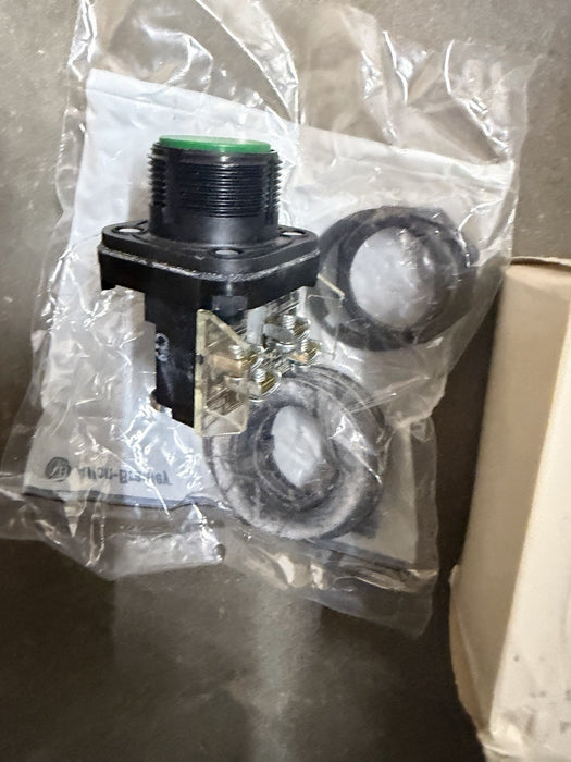 ALLEN BRADLEY 800H-AR1A PUSHBUTTON BOOTLESS FLUSH GREEN 1NO/1NC SERIES F NIB