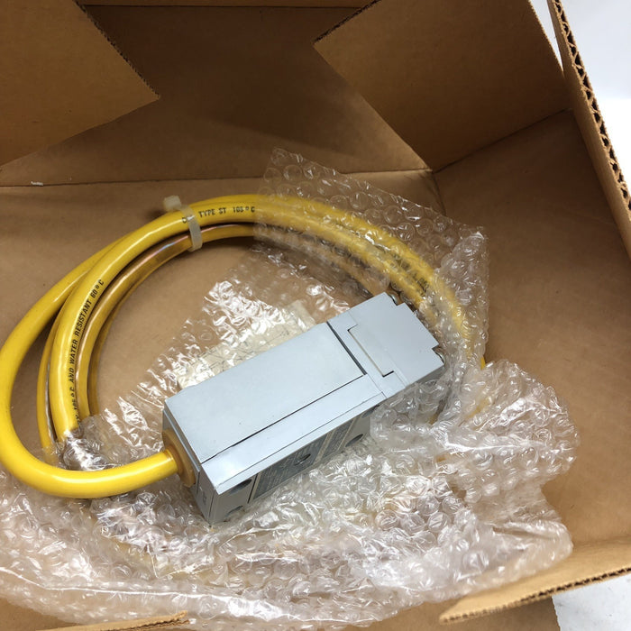 NEW ALLEN BRADLEY 802PR-LBAR1-08 E AC/DC INDUCTIVE PROX SWITCH New Old Stock