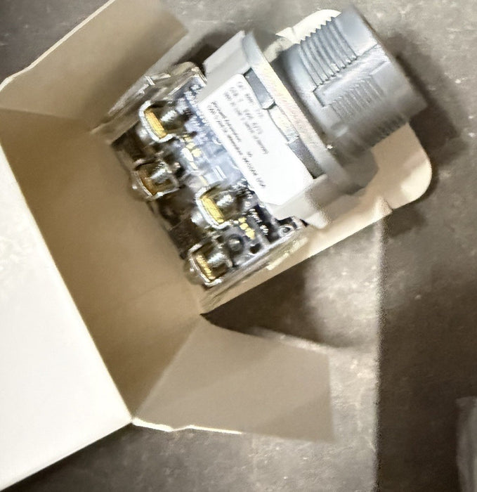 New Allen Bradley 800T-J2A 3 Pos Maintained Selector Switch 800TJ2A ser T