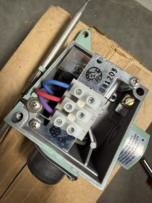 NEW AMC-1A LINE SENSING THERMOSTAT PENTAIR INVENT RAYCHEM 573977-000 AMC1A